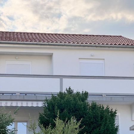Evergreen & Pinky Apartments Close To The Beach Rab Town Exterior photo